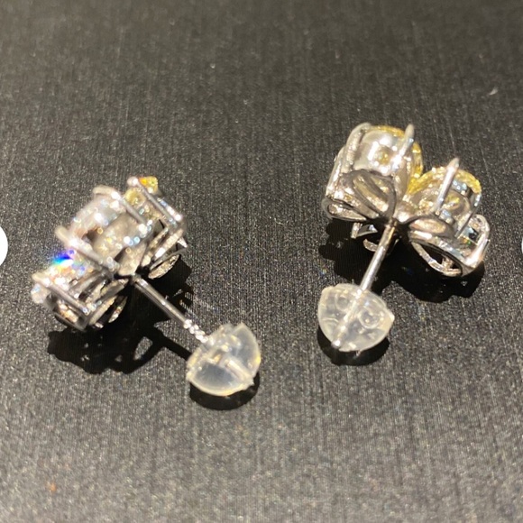 - - 🌸Beautiful Canary and White Prong Set lab Diamond Flower Post Back Ear… - Picture 7 of 10